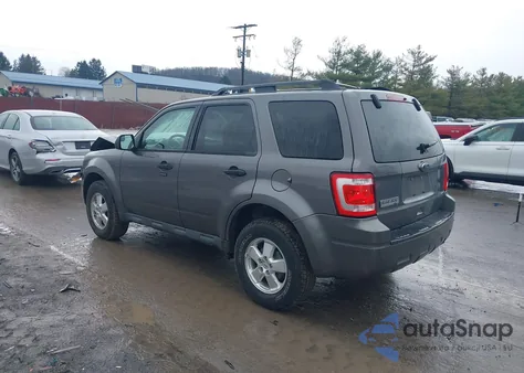 2011 Ford Escape Xlt z USA, uszkodzony, nr VIN 1FMCU9D72BKA31041